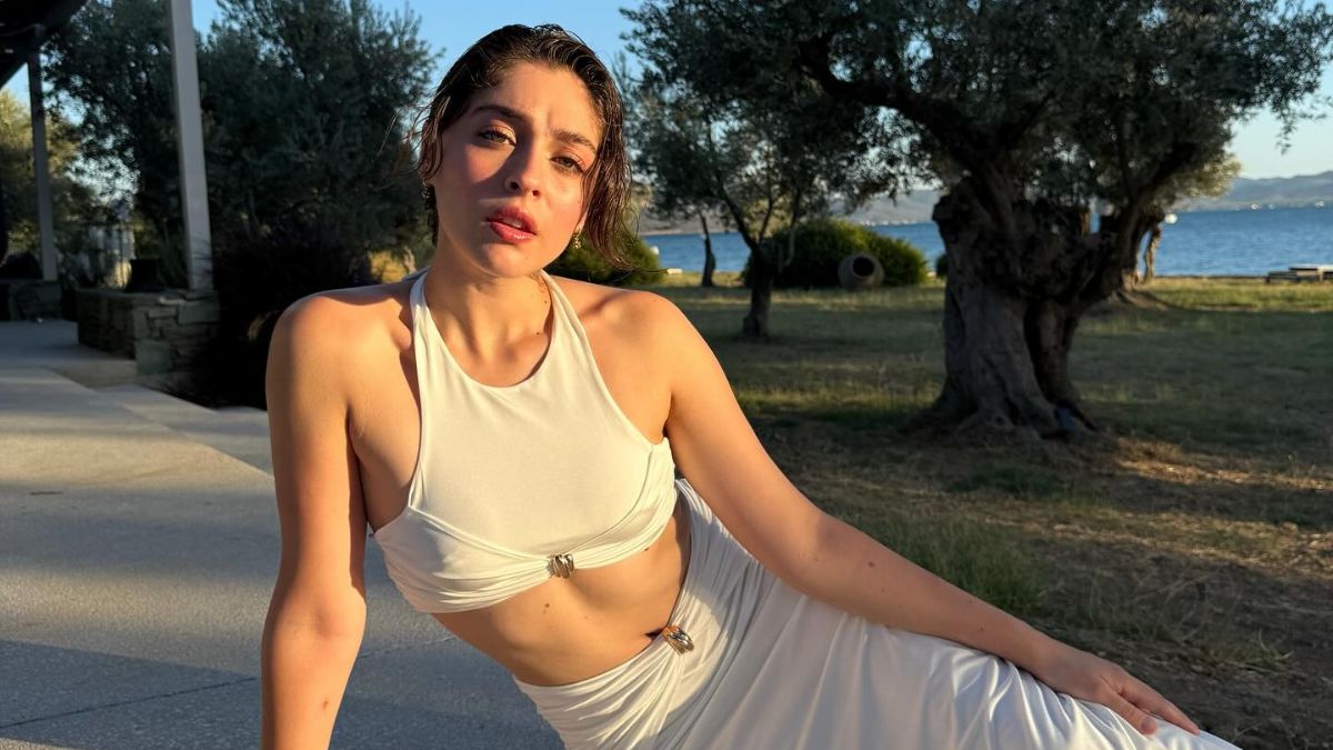 Leyla’nın yıldızı Cemre Baysel’den şezlong pozu geldi! Takipçileri beğeni yağdırdı